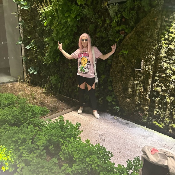 Meet your Posher, Sarah Murray from Vancouver, BC CANADA - Picture 3 of 10